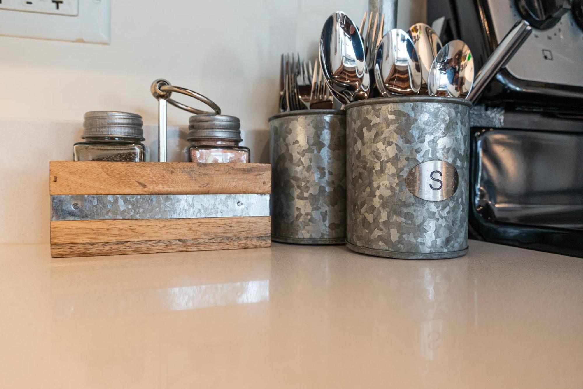 Luxery Stay Chicago - Themed Units! Close To Downtown, Mccormick Place & Wintrust Arena Ngoại thất bức ảnh