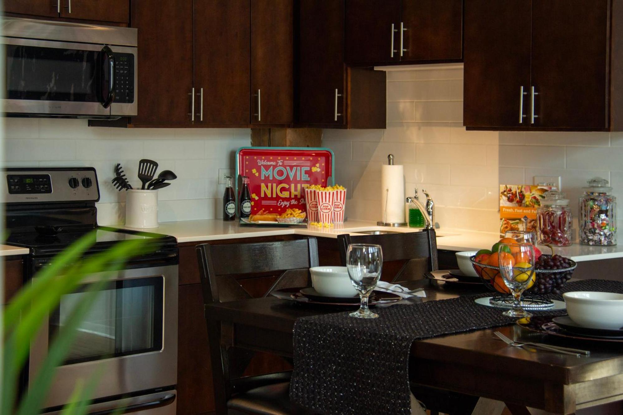 Luxery Stay Chicago - Themed Units! Close To Downtown, Mccormick Place & Wintrust Arena Ngoại thất bức ảnh