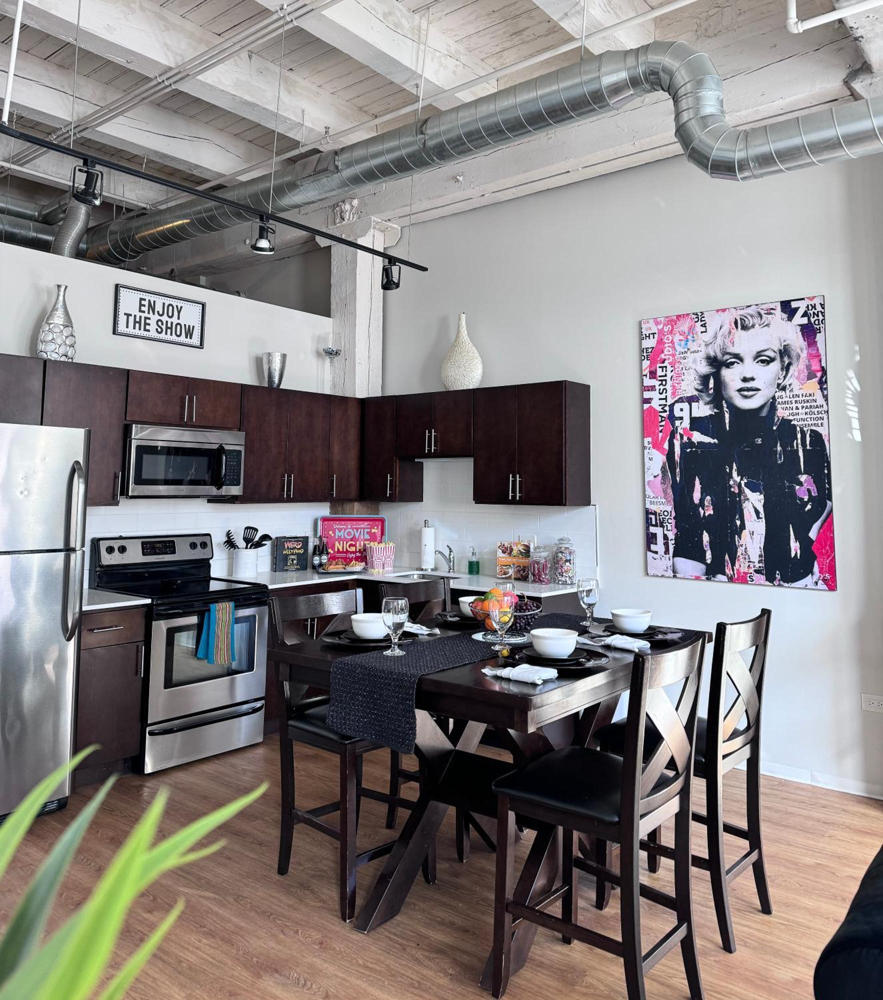 Luxery Stay Chicago - Themed Units! Close To Downtown, Mccormick Place & Wintrust Arena Ngoại thất bức ảnh